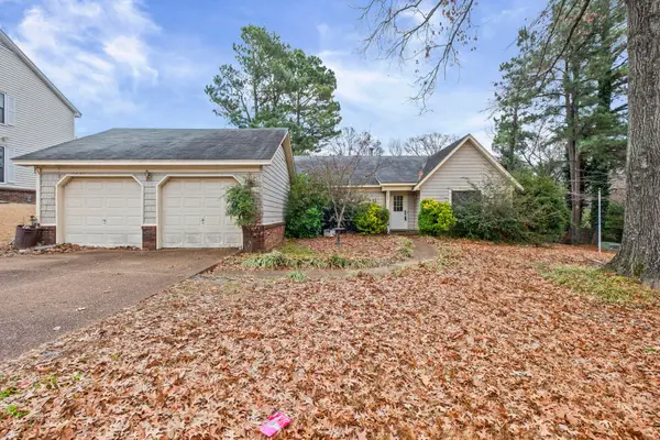 2320 E LAKE OAKS DR, Bartlett, TN 38134