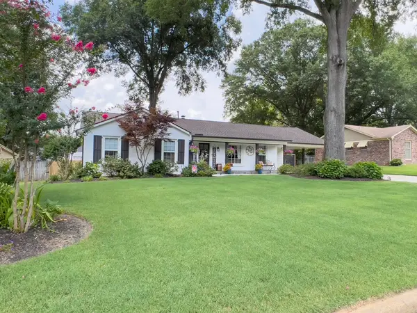 250 W LAWNWOOD DR W, Collierville, TN 38017