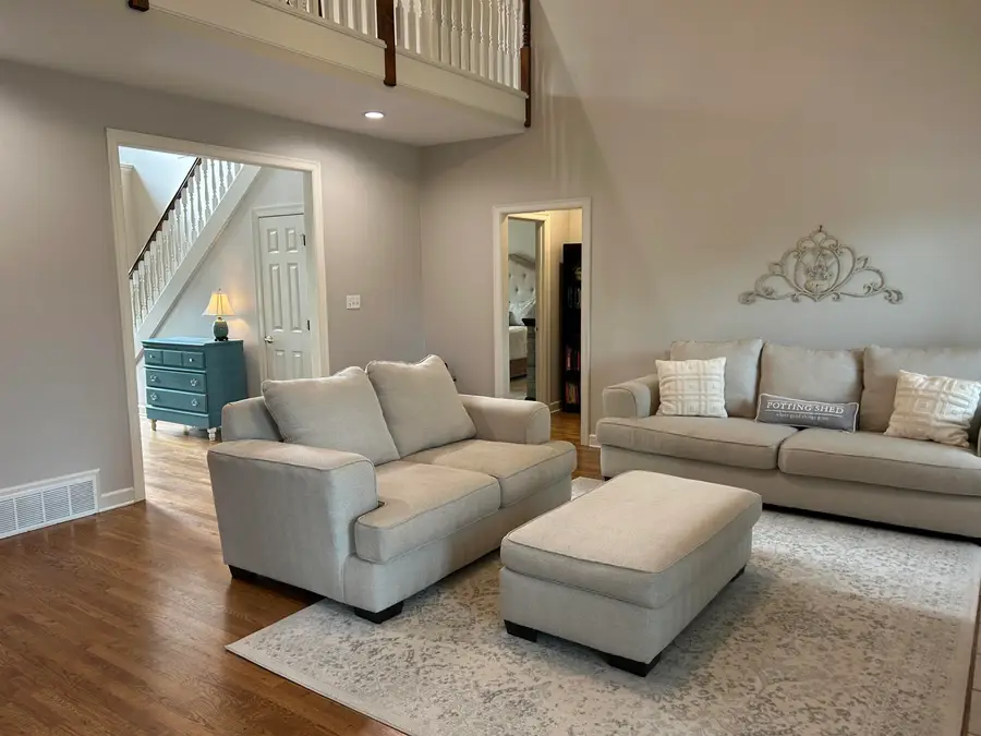 9108 E GROVELAWN CV E, Germantown, TN 38139 - Image #2