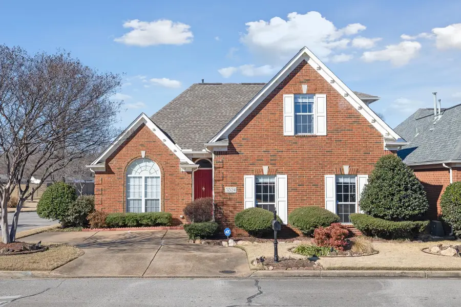 5524 FOUNTAIN BAY DR, Memphis, TN 38120 - Image #2