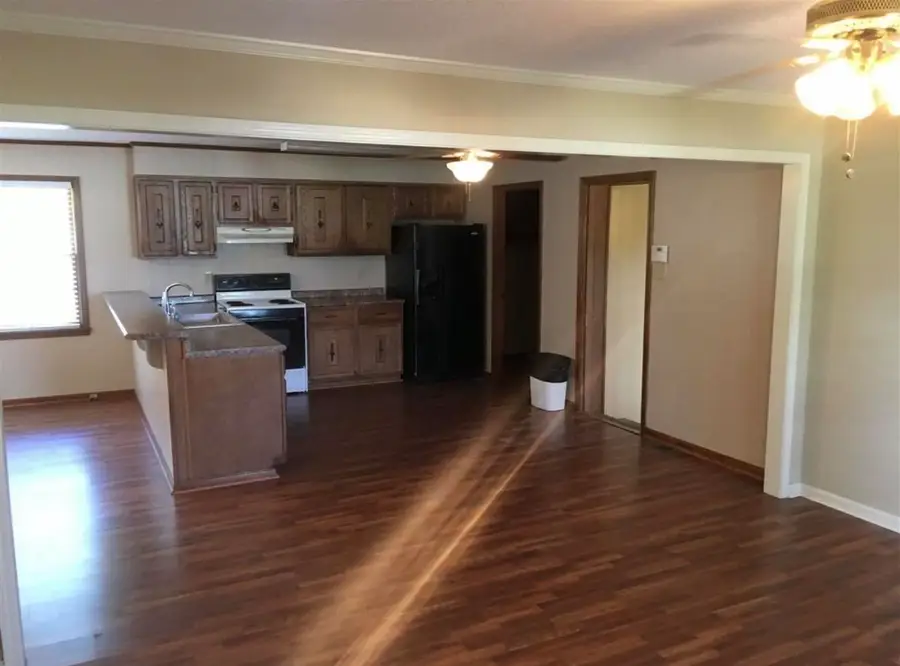 73 HUGHES DR, Jackson, TN 38305-1510 - Image #3