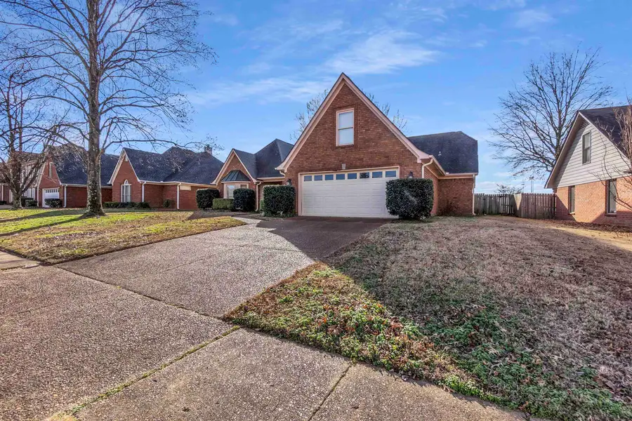 7563 CORDOVA CLUB DR E, Cordova, TN 38018 - Image #2