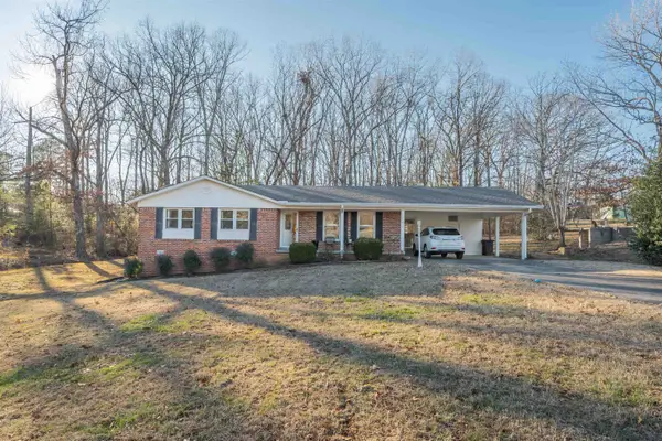 214 HILLHURST ST, Selmer, TN 38375
