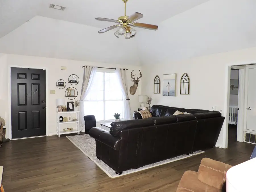 195 OAKLAND HILLS DR, Oakland, TN 38060 - Image #3