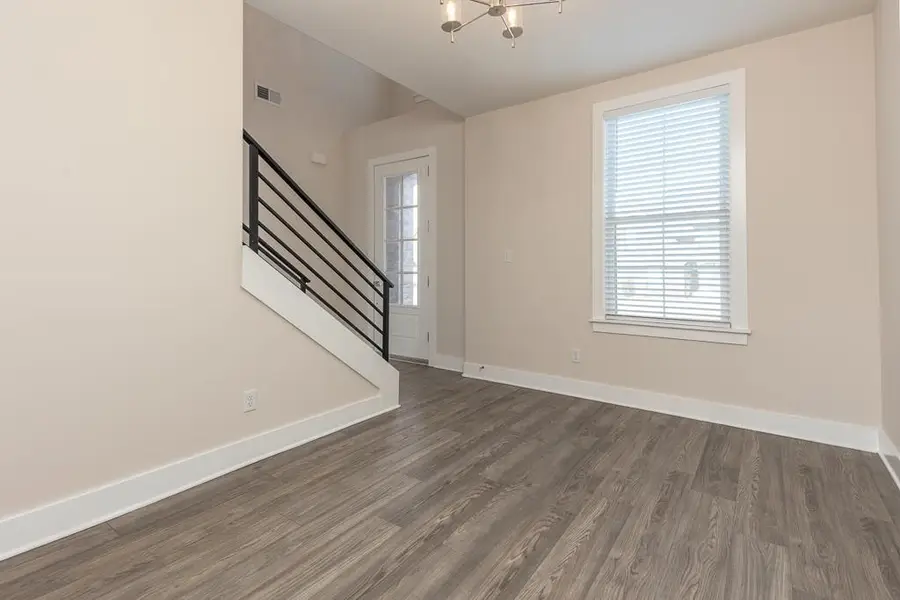 185 HERITAGE LAKE DR, Memphis, TN 38109 - Image #2