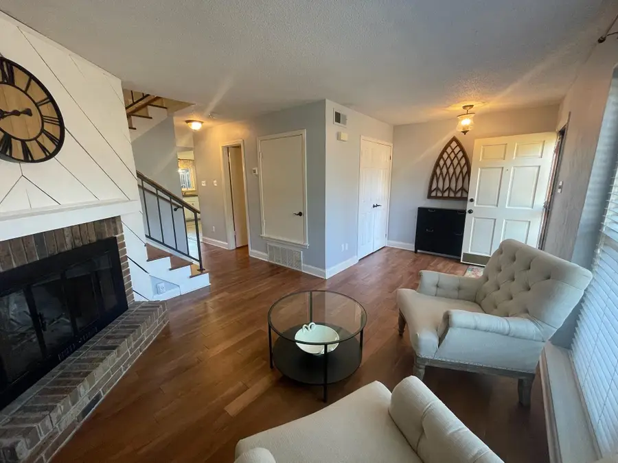 1721 HOBBITS GLEN DR, Germantown, TN 38138 - Image #2