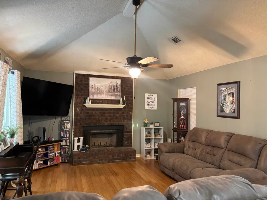 895 AUTUMN WOODS DR E, Southaven, MS 38671 - Image #3