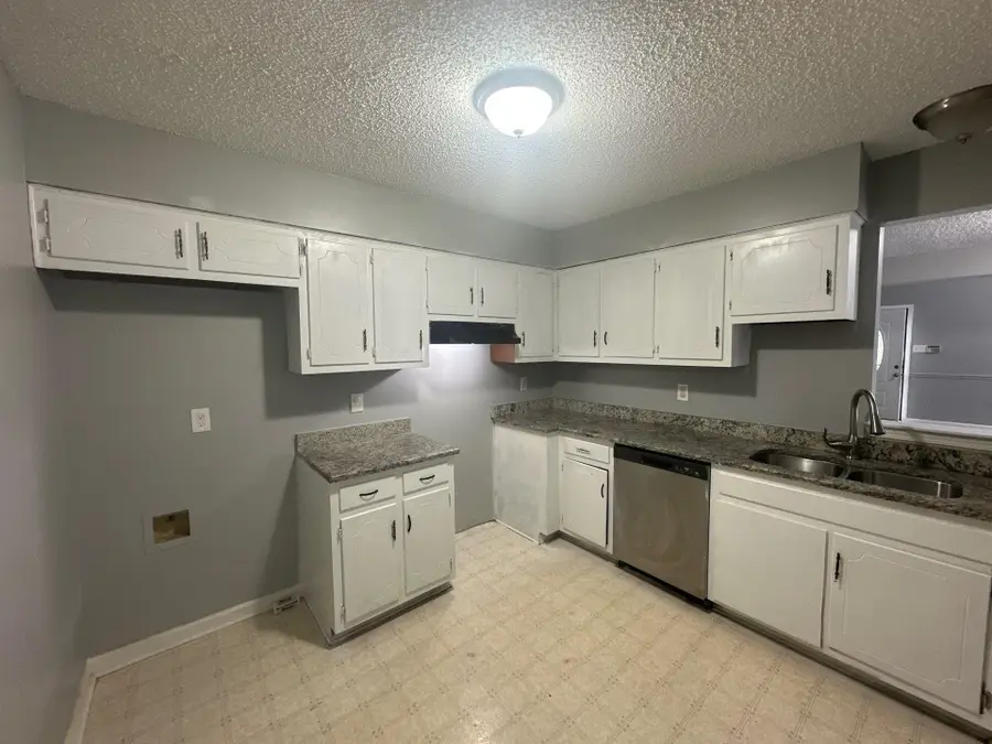 5162 WALTON LAKE DR, Memphis, TN 38118 - Image #2