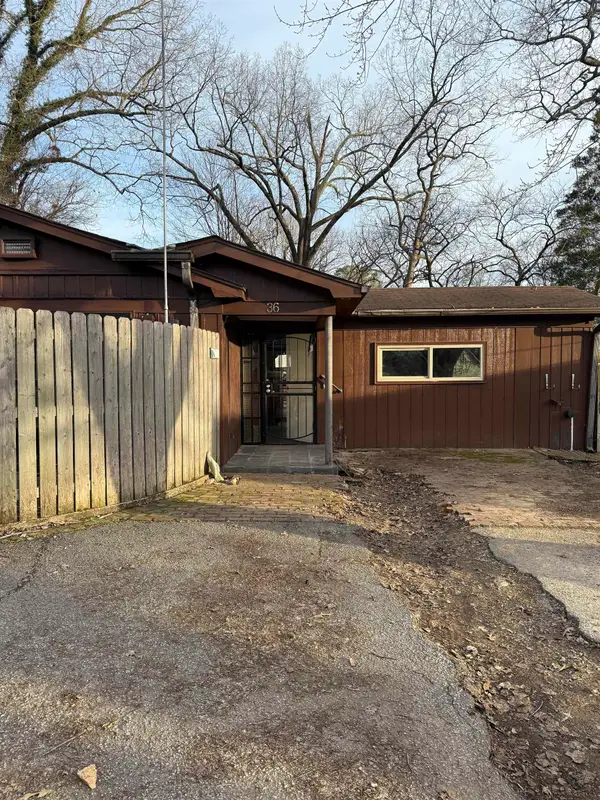 36 HONEYSUCKLE DR, Jackson, TN 38301-4021