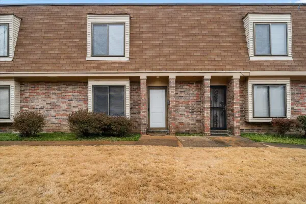 6617 S POPLAR WOODS CIR #2, Germantown, TN 38138