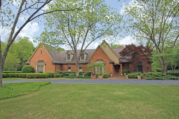 2370 JOHNSON RD, Germantown, TN 38139