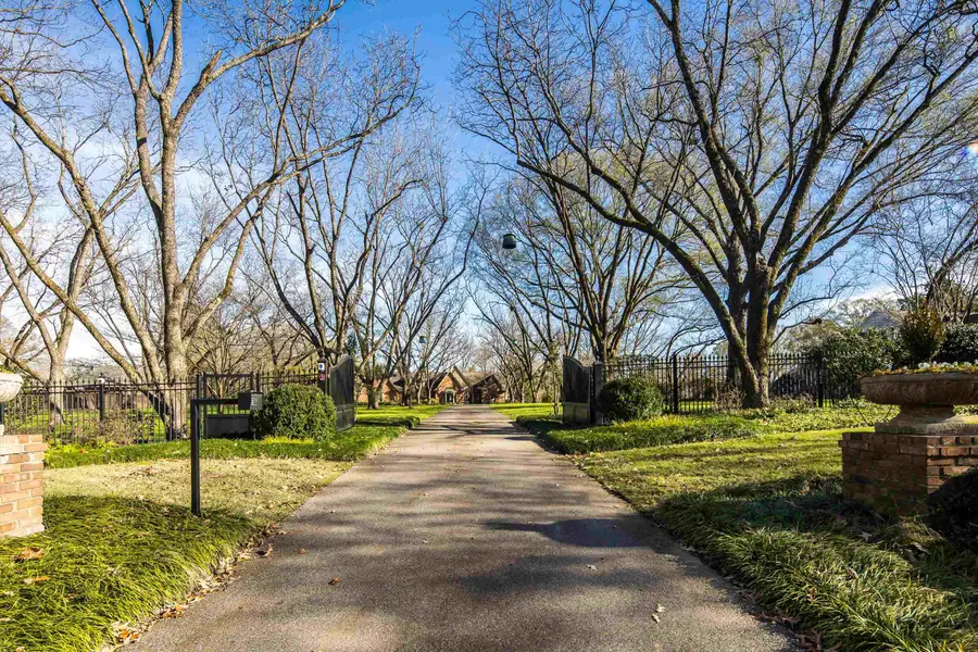 2370 JOHNSON RD, Germantown, TN 38139 - #2