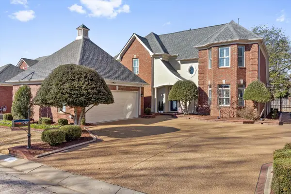 940 N WARWICK OAKS DR, Collierville, TN 38017