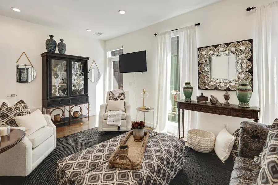 466 WAGNER PL, Memphis, TN 38103 - #3