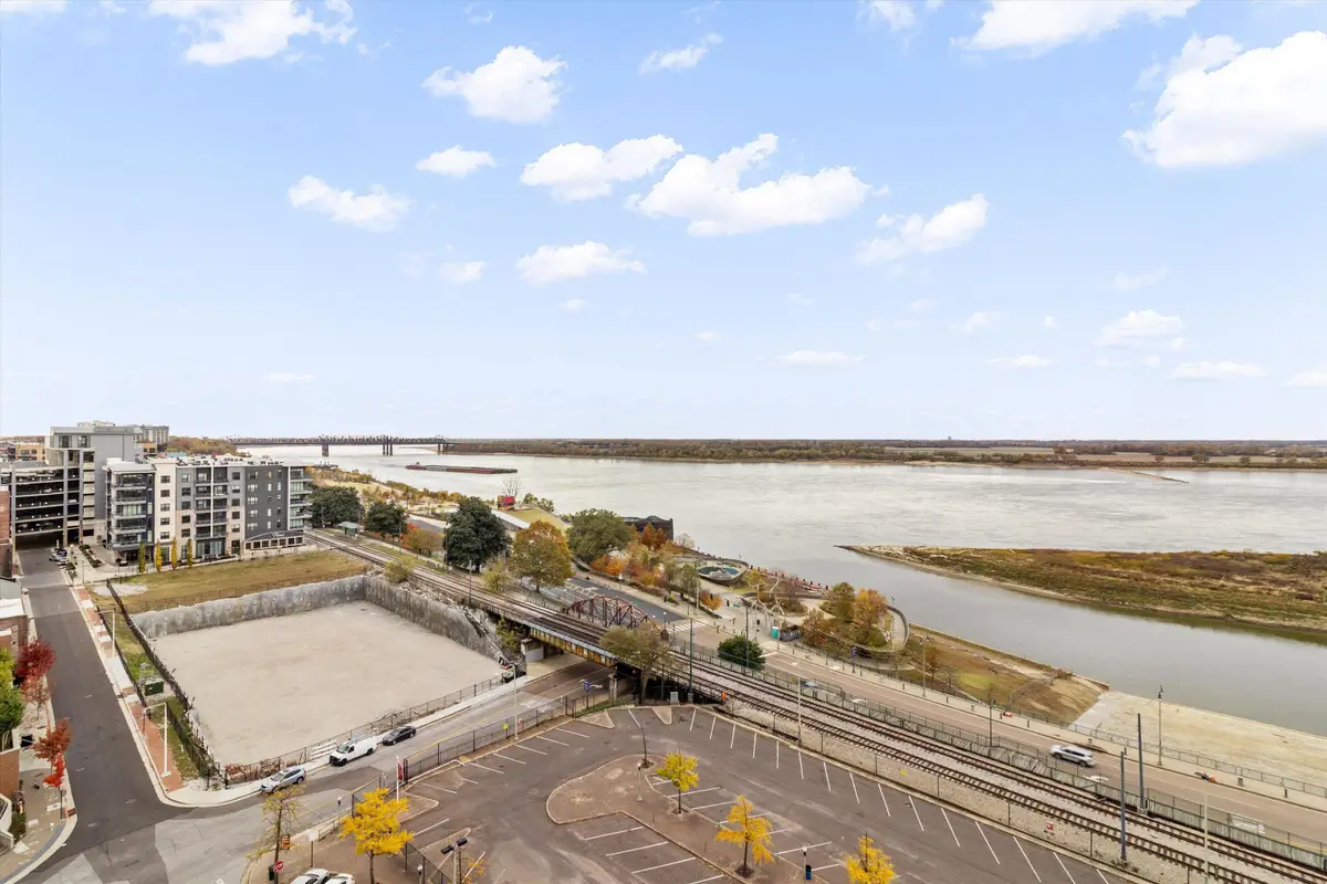 200 WAGNER PL #1407/1408, Memphis, TN 38103 - #1