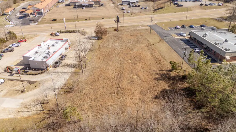 000 MULBERRY AVE, Selmer, TN 38375 - #2