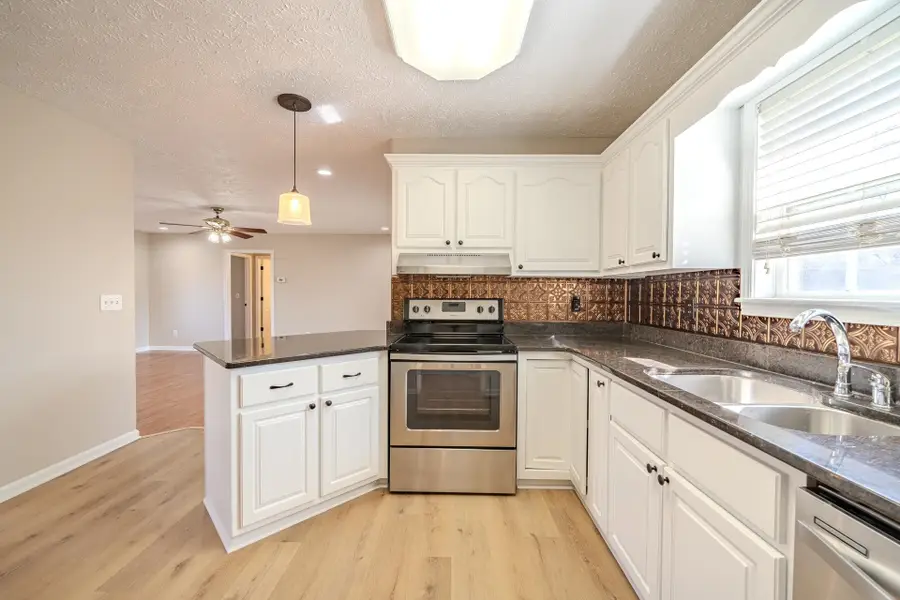 155 GREENWOOD AVE, Savannah, TN 38372 - #2