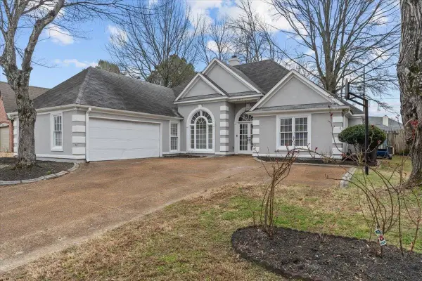 8561 OVERCUP OAKS DR, Cordova, TN 38018