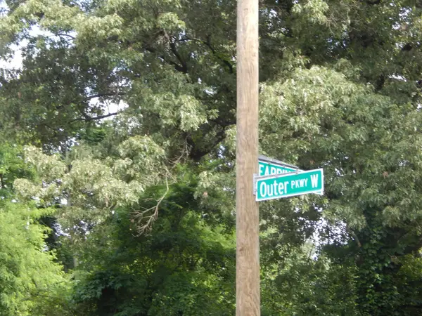 335 W OUTER PARKWAY DR, Memphis, TN 38109