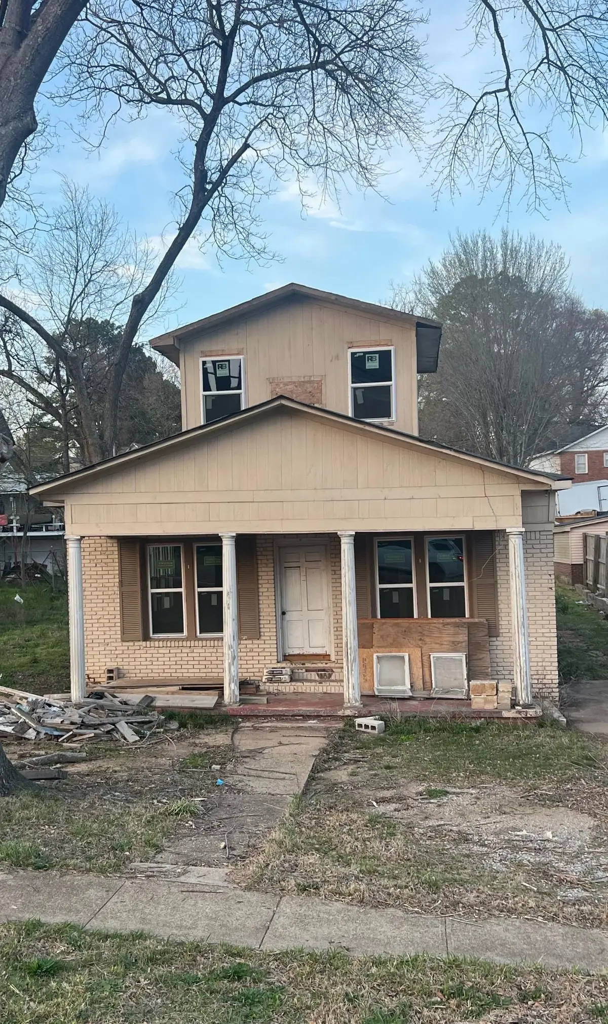 311 W COURT AVE, Selmer, TN 38375-2013 - #1