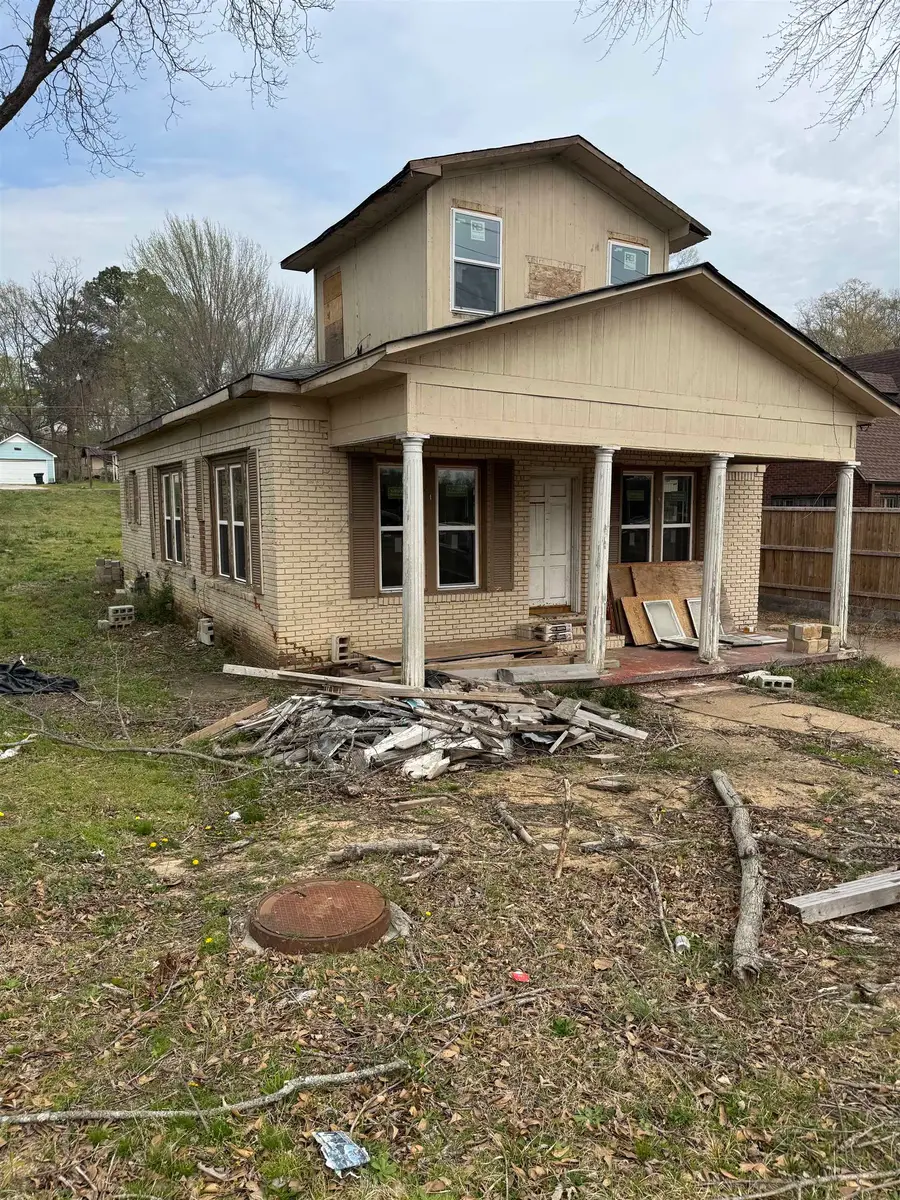 311 W COURT AVE, Selmer, TN 38375-2013 - #2