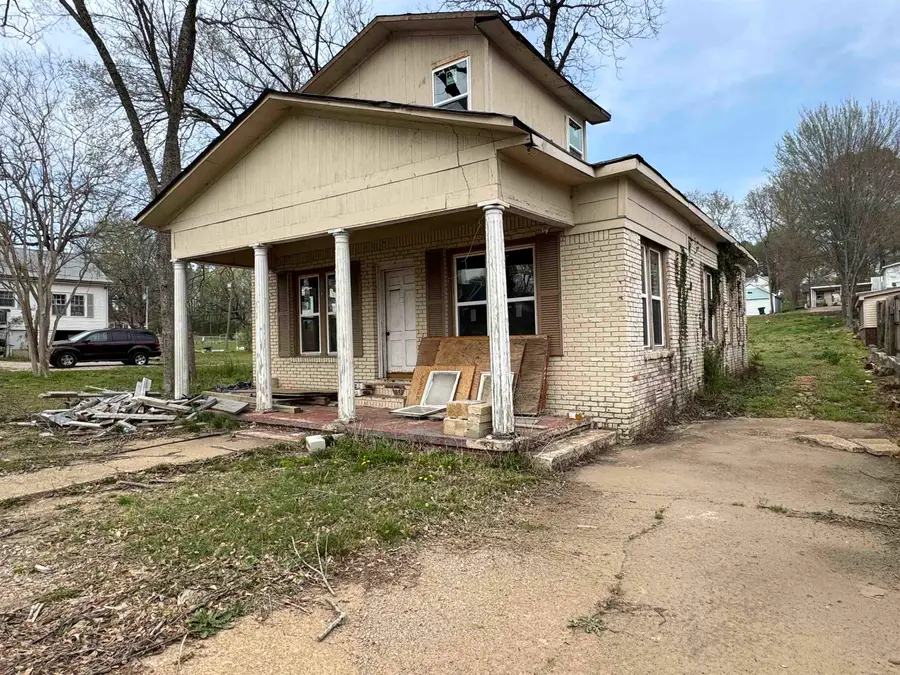 311 W COURT AVE, Selmer, TN 38375-2013 - #3