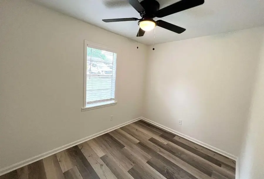 11 W ROLLINS RD, Memphis, TN 38109 - #2