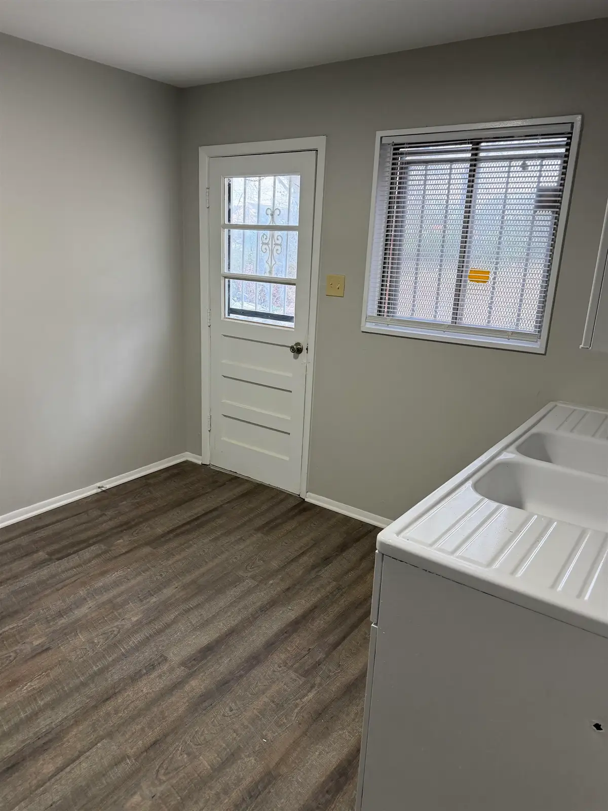 194 E BISCAYNE RD, Memphis, TN 38109 - #1