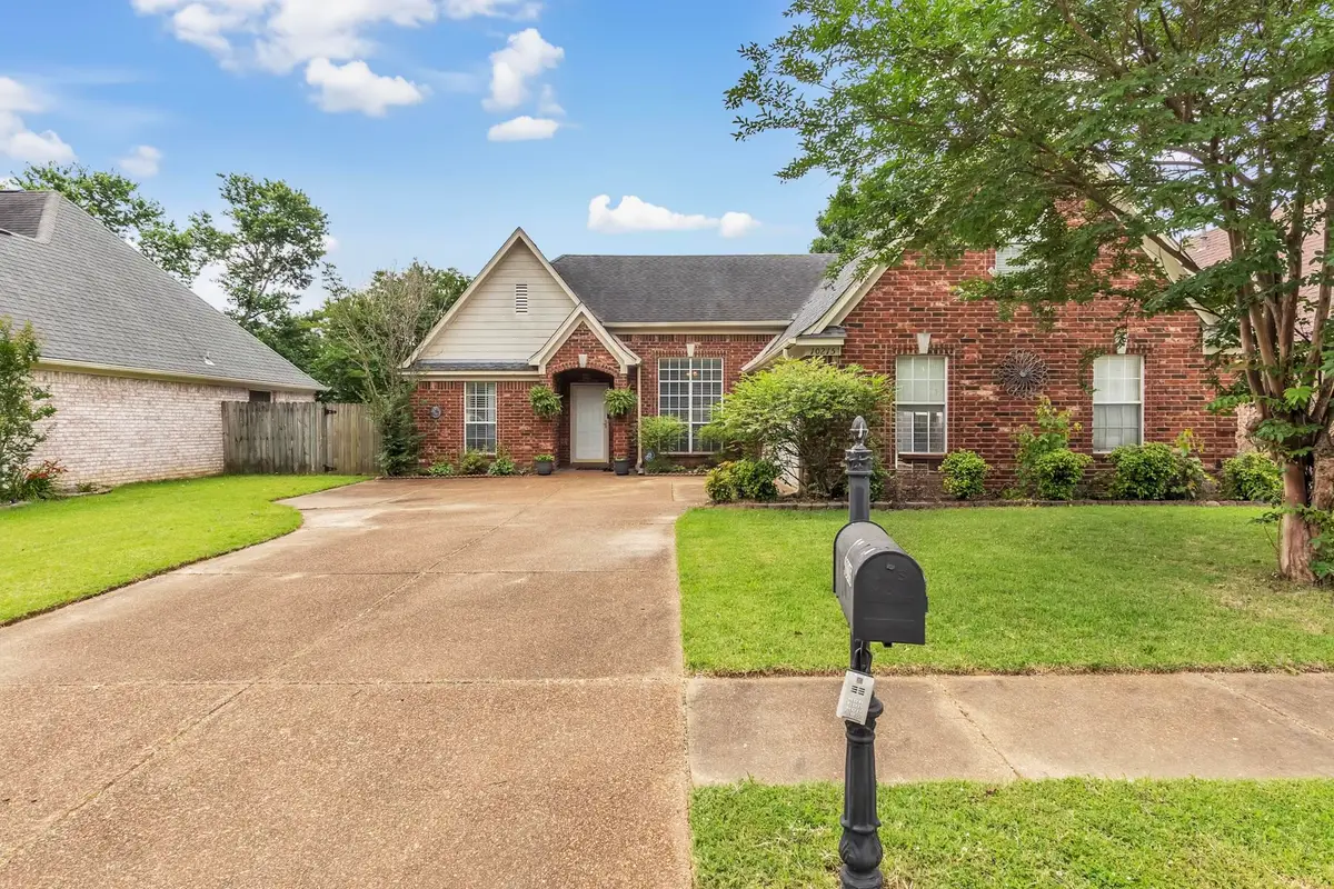 10215 N GREEN MOSS DR, Cordova, TN 38018 - #1