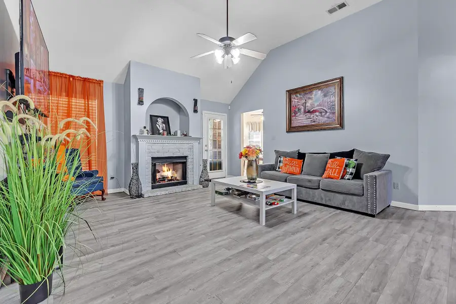 10215 N GREEN MOSS DR, Cordova, TN 38018 - #3