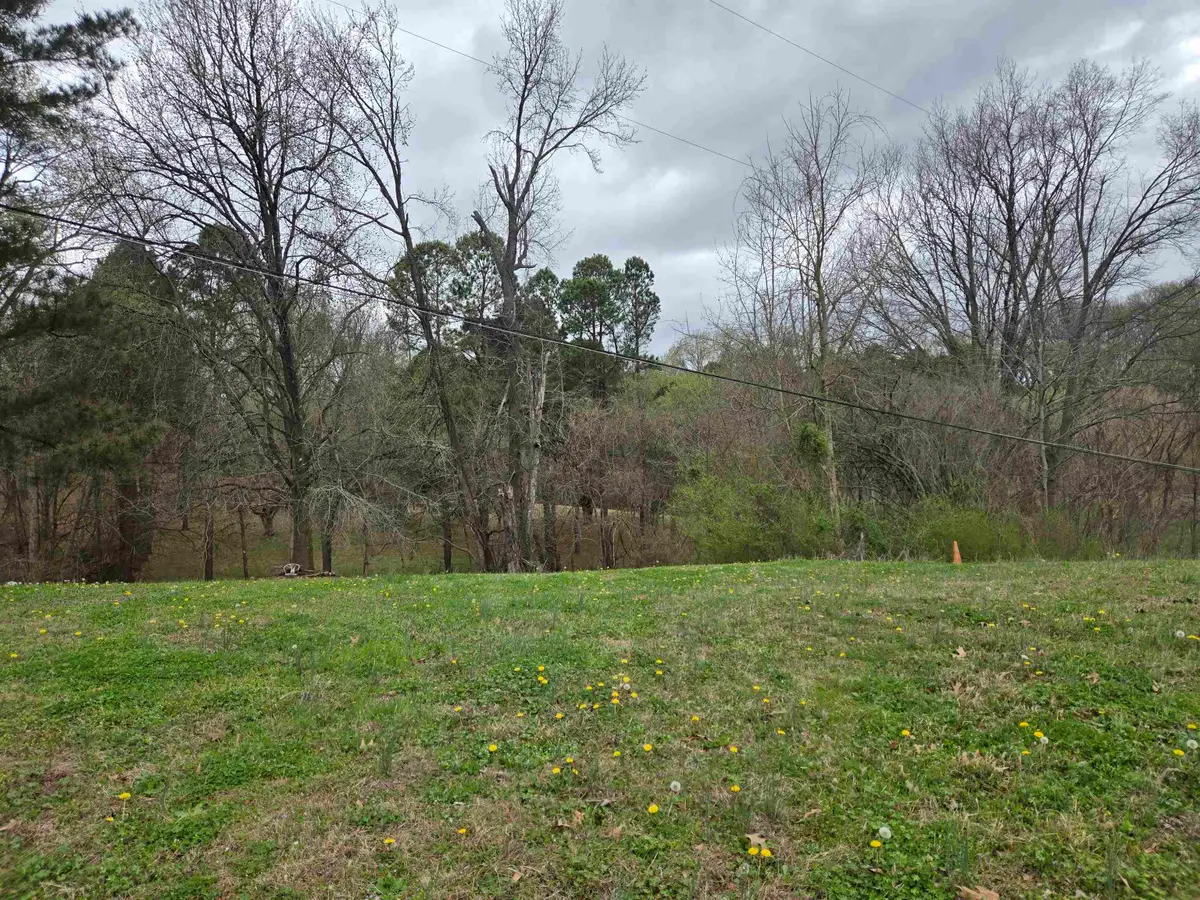 3415 S OUTLET RD, Memphis, TN 38109 - #1