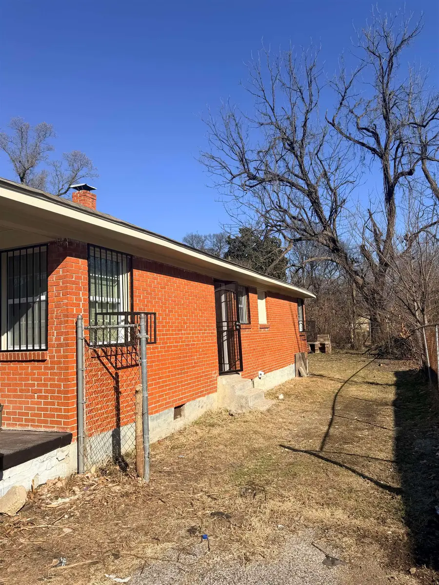 1304 OAK ST, Memphis, TN 38106 - #3