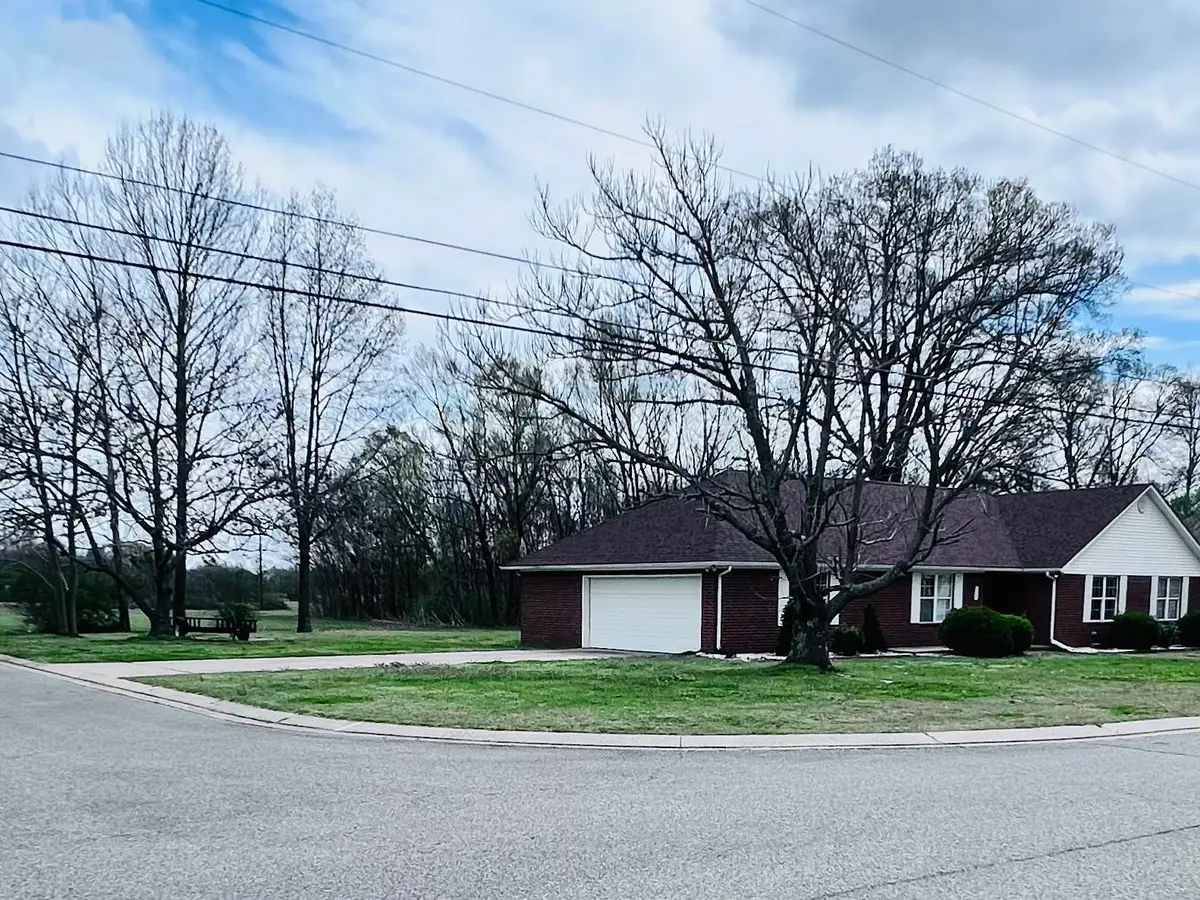 950 SANDRA ST, Dyersburg, TN 38024 - #1