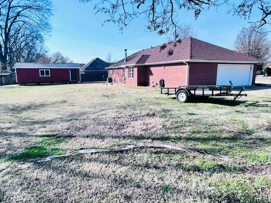 950 SANDRA ST, Dyersburg, TN 38024 - #3