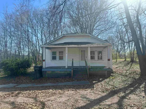 550 E MARKET ST, Bolivar, TN 38008-2142