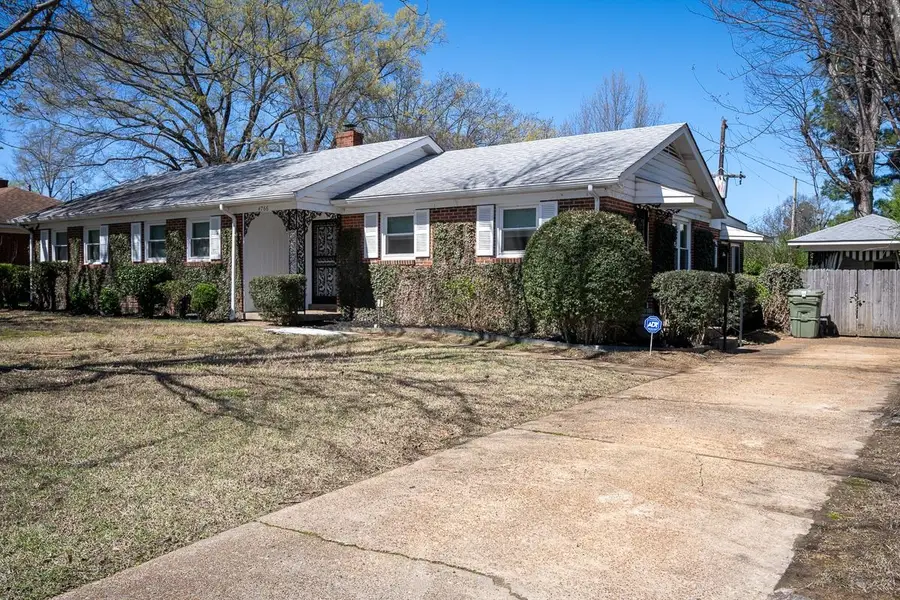 4766 CHICKASAW RD, Memphis, TN 38117 - #2