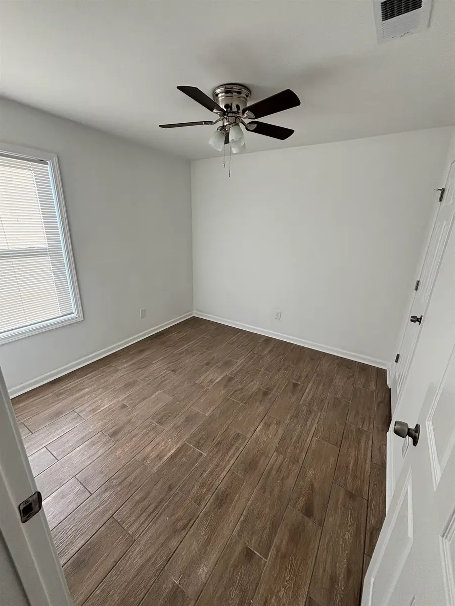 589 W GILLEAS RD, Memphis, TN 38109 - #2