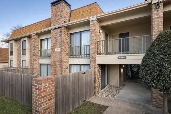 6588 S POPLAR WOODS CIR #2, Germantown, TN 38138