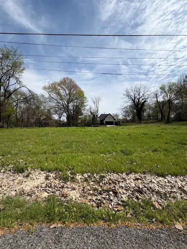 920 N FRONT ST, Memphis, TN 38107