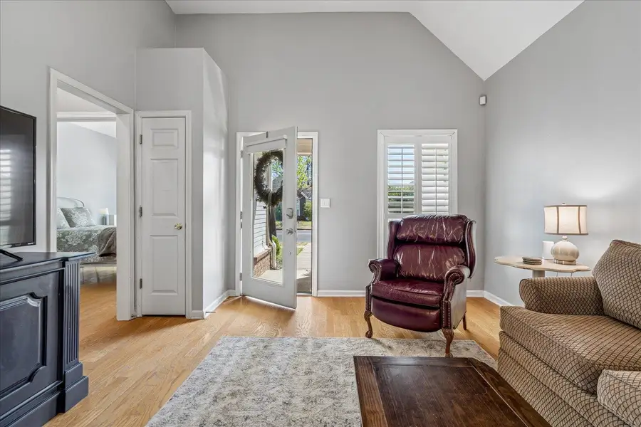 1043 E ISLAND PL, Memphis, TN 38103 - #2