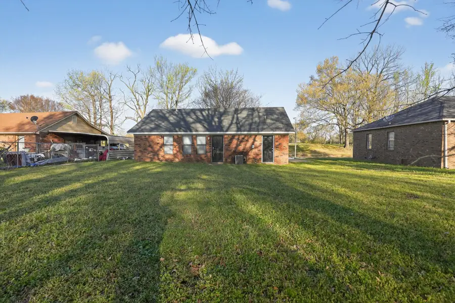 5126 BRUSHWOOD DR, Memphis, TN 38109 - #2