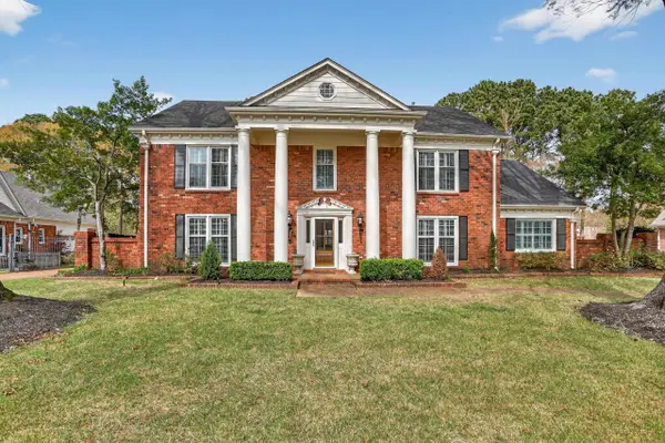 2243 W GLENALDEN DR, Germantown, TN 38139