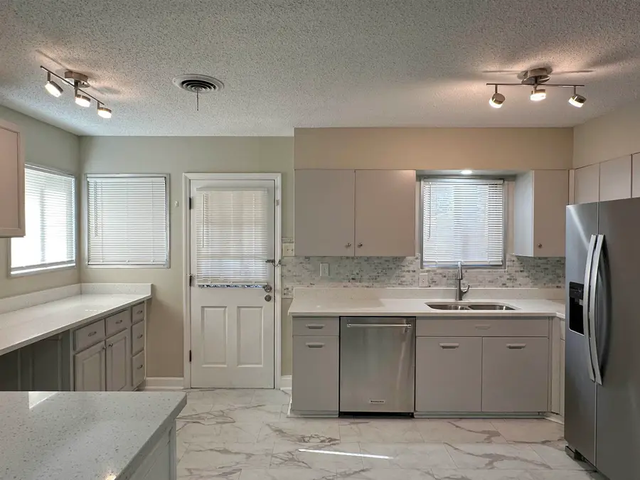 141 N WHITE STATION RD, Memphis, TN 38117 - #2