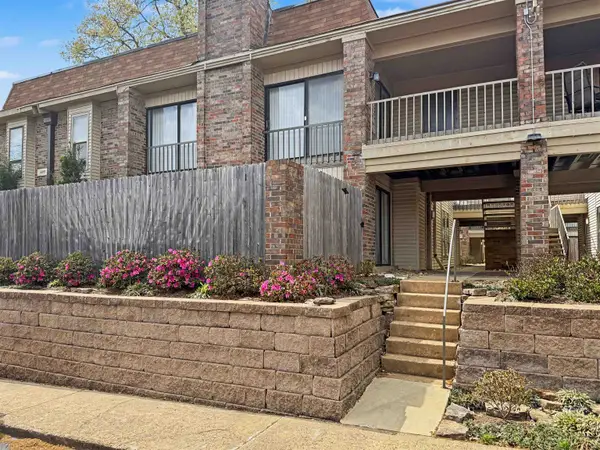 6592 S POPLAR WOODS CIR S #1, Germantown, TN 38138
