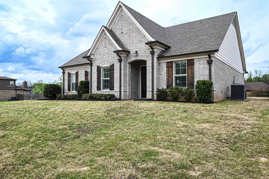 110 LAUREL GLEN DR, Oakland, TN 38060 - #2