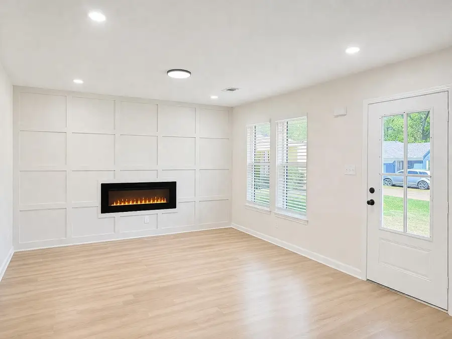 4570 NEWTON DR, Memphis, TN 38109 - #2