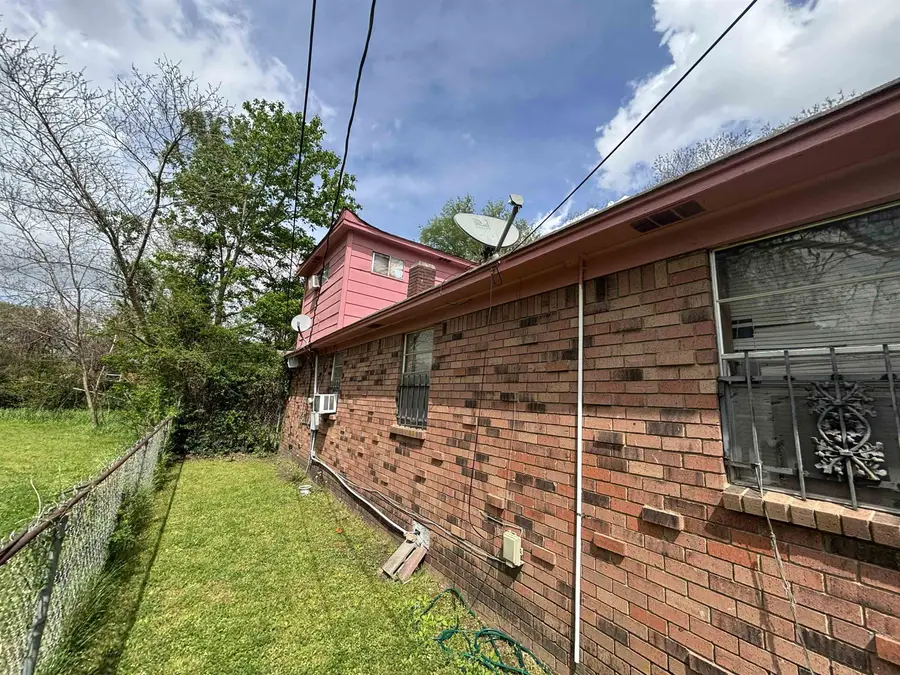 110 W DAVANT AVE, Memphis, TN 38109 - #2