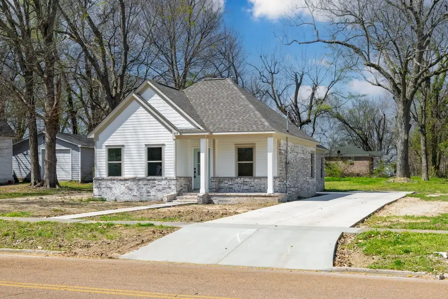 319 N MAPLE ST, Covington, TN 38019 - #2