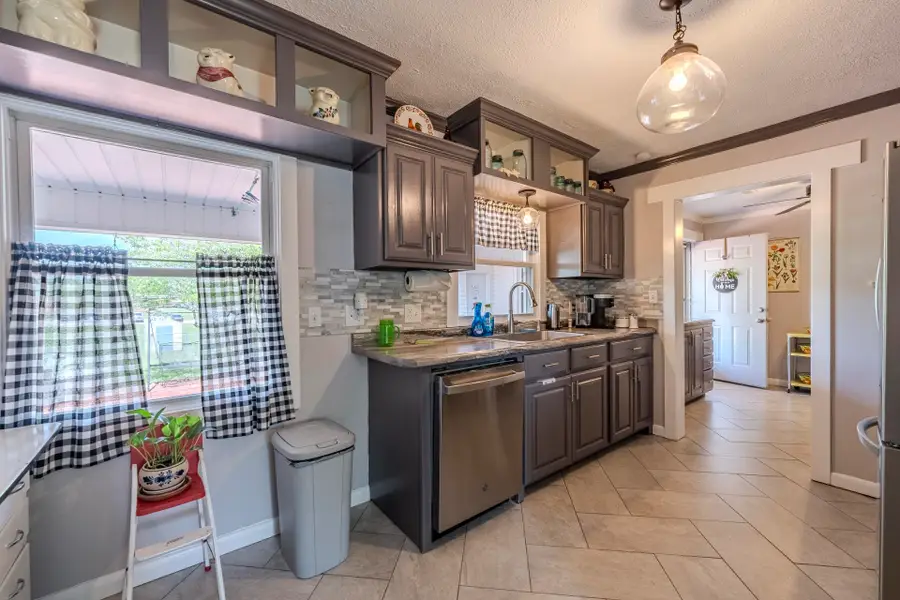 246 OLD SHILOH RD, Adamsville, TN 38310 - #2