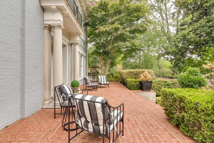 2221 POPLAR AVE, Memphis, TN 38104 - #2